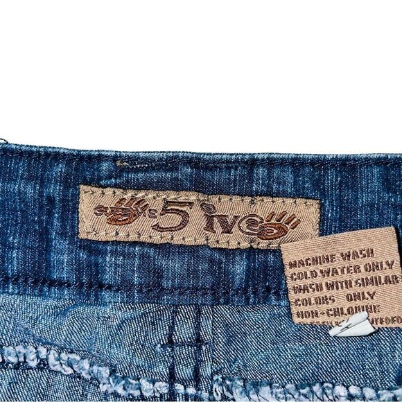 10/$25🦋 Give Me 5ive Medium Wash Denim Bermuda Shorts - Size 14 - Picture 5 of 12